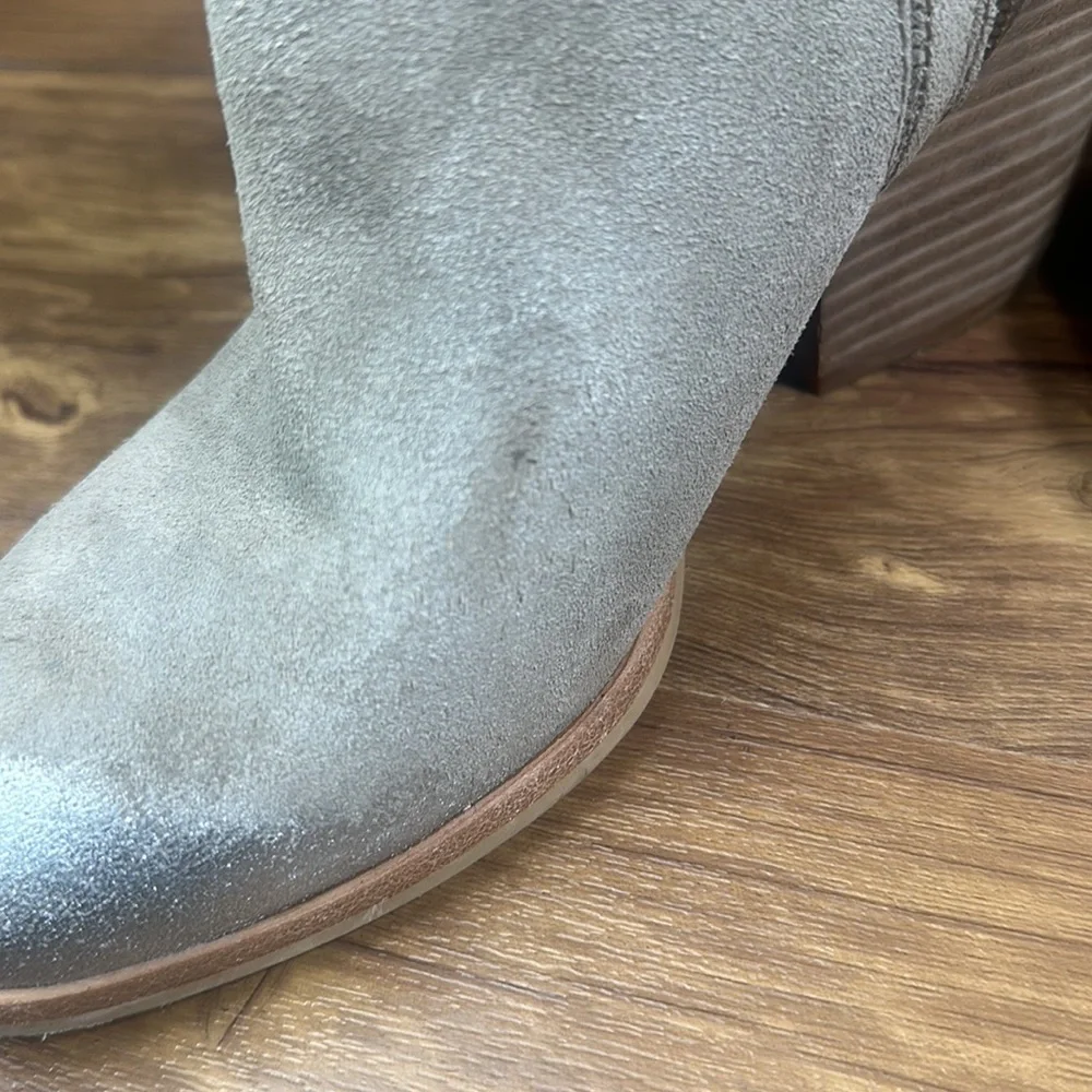 Isola Leandra Stone Suede Booties Tan w/ Silver size 8.5